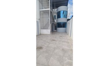 En renta locales comerciales de 40 mts2 en  Manta Av. Flavio Reyes