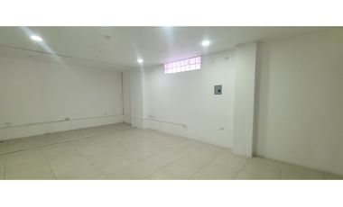 En renta locales comerciales de 40 mts2 en  Manta Av. Flavio Reyes