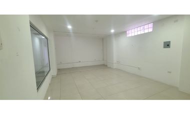 En renta locales comerciales de 40 mts2 en  Manta Av. Flavio Reyes