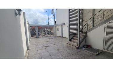En renta locales comerciales de 40 mts2 en  Manta Av. Flavio Reyes