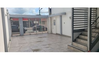 En renta locales comerciales de 40 mts2 en  Manta Av. Flavio Reyes
