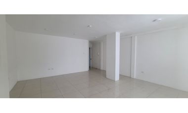 En renta locales comerciales de 40 mts2 en  Manta Av. Flavio Reyes