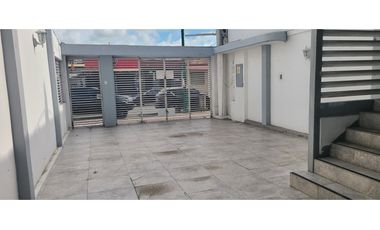 En renta locales comerciales de 40 mts2 en  Manta Av. Flavio Reyes