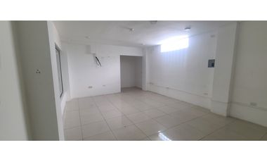 En renta locales comerciales de 40 mts2 en  Manta Av. Flavio Reyes