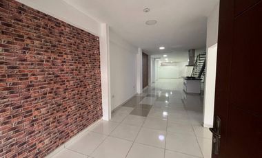 CASA EN ARRIENDO BARRIO  URBINA|9045