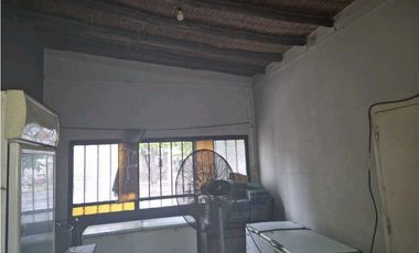 VENTA DE CASA ESQUINA CON SALÓN COMERCIAL - CALLE SARMIENTO, RIVADAVIA