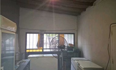VENTA DE CASA ESQUINA CON SALÓN COMERCIAL - CALLE SARMIENTO, RIVADAVIA