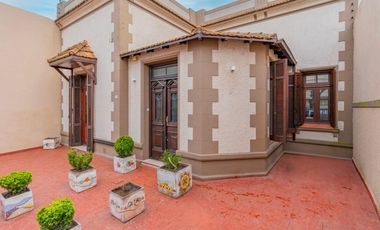 Casa de estilo, inmejorable estado, totalmente reciclada.