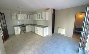 Casa de estilo, inmejorable estado, totalmente reciclada.