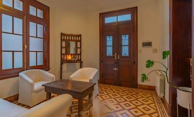 Casa de estilo, inmejorable estado, totalmente reciclada.