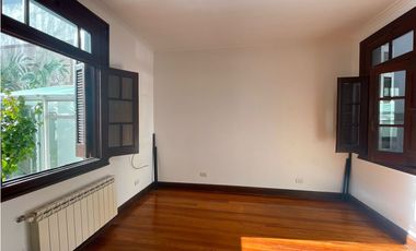 Casa de estilo, inmejorable estado, totalmente reciclada.