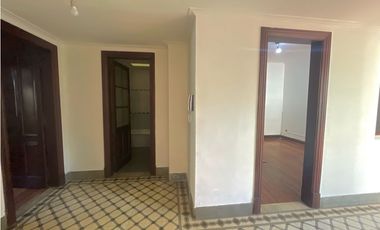 Casa de estilo, inmejorable estado, totalmente reciclada.