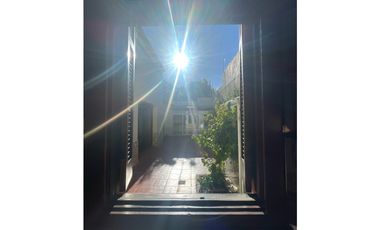 Casa de estilo, inmejorable estado, totalmente reciclada.