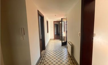 Casa de estilo, inmejorable estado, totalmente reciclada.