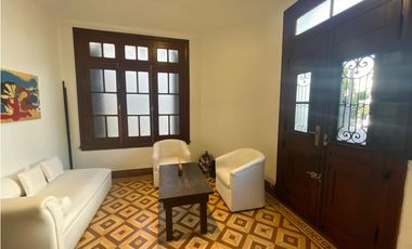 Casa de estilo, inmejorable estado, totalmente reciclada.