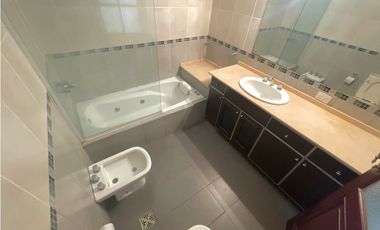 Casa de estilo, inmejorable estado, totalmente reciclada.