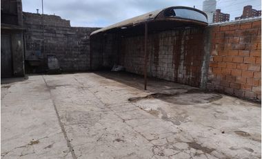 GALPON TALLER con VIVIENDA A RECICLAR - JUNCAL y AYACUCHO