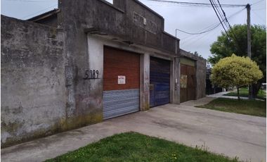 GALPON TALLER con VIVIENDA A RECICLAR - JUNCAL y AYACUCHO
