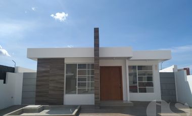 CASA EN VENTA EN SUR DE MANTA