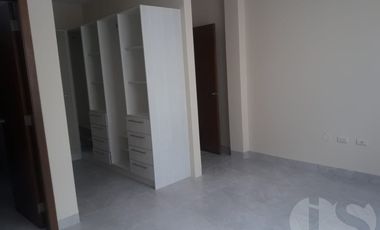 CASA EN VENTA EN SUR DE MANTA
