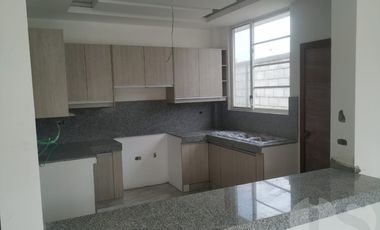 CASA EN VENTA EN SUR DE MANTA