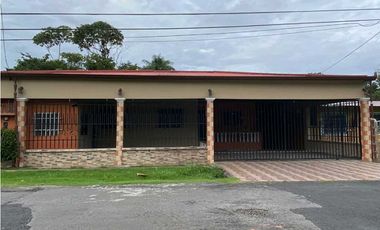 VENTA DE CASA EN LA ARBOLEDA  3 RECAMARAS ESPACIO DE BARBACOA