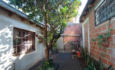 PROPIEDAD EN VENTA 2 EN 1  ( UN TERRENO - DOS CASAS)  IMPERDIBLE. AMPLIAPROPIEDAD APTA CRÉDITO HIPOTECARIO.-