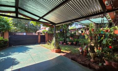 PROPIEDAD EN VENTA 2 EN 1  ( UN TERRENO - DOS CASAS)  IMPERDIBLE. AMPLIAPROPIEDAD APTA CRÉDITO HIPOTECARIO.-