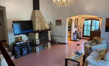 Casa en venta - 2 Dormitorios 3 Baños - Cochera - 2.400Mts2 - Sierra de Los Padres