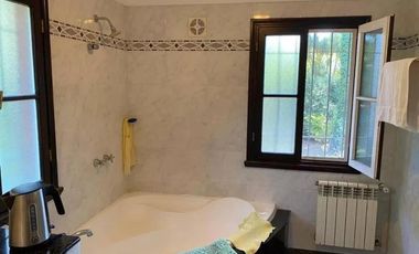 Casa en venta - 2 Dormitorios 3 Baños - Cochera - 2.400Mts2 - Sierra de Los Padres