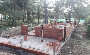 Casa a terminar en venta - 2 Dormitorios 2 Baños - 705Mts2 - Costa del Este