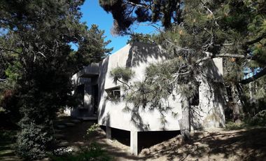 Casa a terminar en venta - 2 Dormitorios 2 Baños - 705Mts2 - Costa del Este