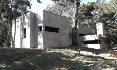 Casa a terminar en venta - 2 Dormitorios 2 Baños - 705Mts2 - Costa del Este