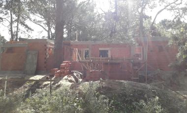 Casa a terminar en venta - 2 Dormitorios 2 Baños - 705Mts2 - Costa del Este
