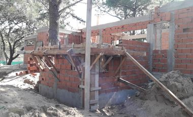Casa a terminar en venta - 2 Dormitorios 2 Baños - 705Mts2 - Costa del Este