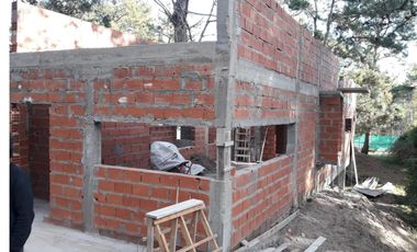 Casa a terminar en venta - 2 Dormitorios 2 Baños - 705Mts2 - Costa del Este