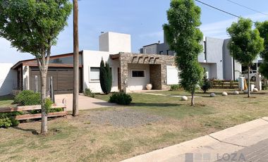 Casa 3 dormitorio Alquiler amoblada Country Las Corzuelas
