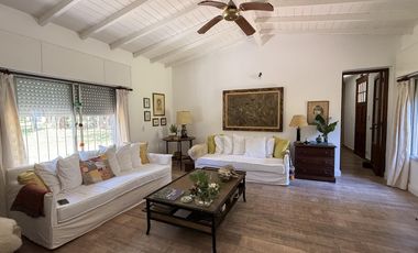 Encantadora casa quinta a la venta en el prestigioso barrio La Araucaria| Lobos