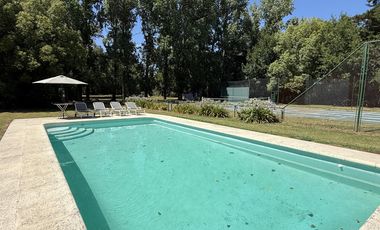 Encantadora casa quinta a la venta en el prestigioso barrio La Araucaria| Lobos