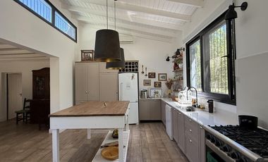 Encantadora casa quinta a la venta en el prestigioso barrio La Araucaria| Lobos