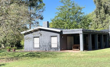 Encantadora casa quinta a la venta en el prestigioso barrio La Araucaria| Lobos