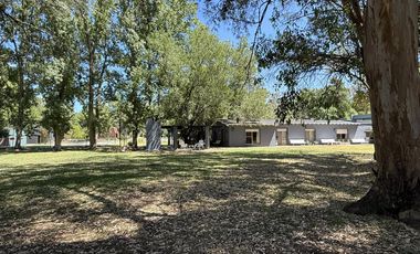 Encantadora casa quinta a la venta en el prestigioso barrio La Araucaria| Lobos