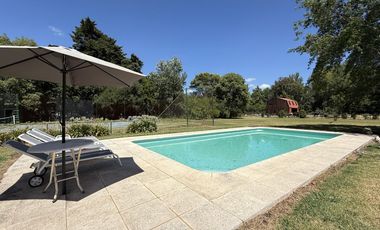 Encantadora casa quinta a la venta en el prestigioso barrio La Araucaria| Lobos