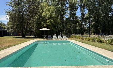 Encantadora casa quinta a la venta en el prestigioso barrio La Araucaria| Lobos