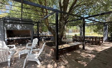 Encantadora casa quinta a la venta en el prestigioso barrio La Araucaria| Lobos