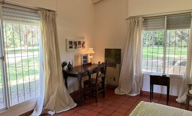 Encantadora casa quinta a la venta en el prestigioso barrio La Araucaria| Lobos