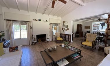 Encantadora casa quinta a la venta en el prestigioso barrio La Araucaria| Lobos
