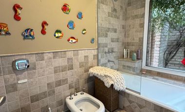 Casa en Venta de 4 Dormitorios, Country El Bosque con Pileta y Cava de Vino