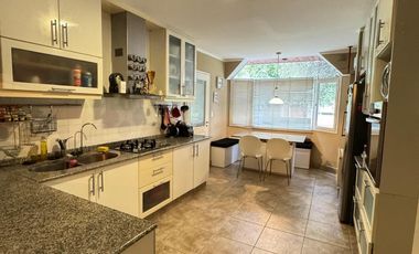 Casa en Venta de 4 Dormitorios, Country El Bosque con Pileta y Cava de Vino