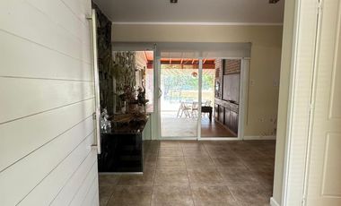Casa en Venta de 4 Dormitorios, Country El Bosque con Pileta y Cava de Vino